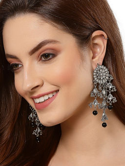 Karatcart - Oxidised Silver Kundan Tassel Earrings