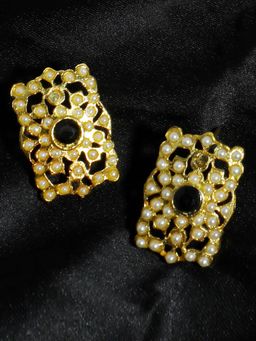 Karatcart - Gold Plated Black Kundan Stud Earrings