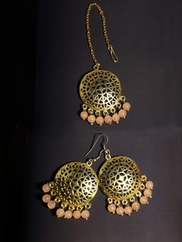 Karatcart - Gold Plated Peach Beads Kundan Dangler Earrings with Mnagtikka