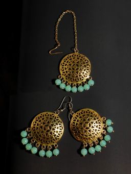 Karatcart - Gold Plated Mint Green Beads Kundan Dangler Earrings with Mnagtikka