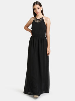 Kazo - Black Solid Necklace Detailed Maxi Dress