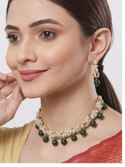 Karatcart - Gold-Plated Green Beads And Pearl Ball Studded Handcrafted Kundan Choker Necklace Set