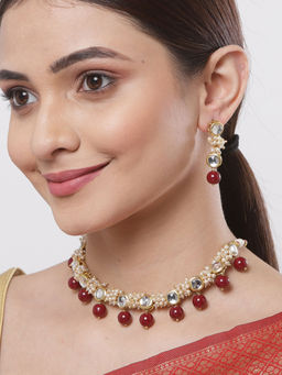 Karatcart - Gold-Plated Red Beads And Pearl Ball Studded Handcrafted Kundan Choker Necklace Set