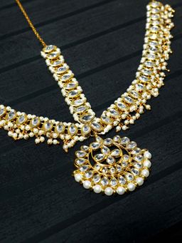 Karatcart - Gold-Tone Pearl Beads and Kundan Studded Tassel Mathapatti