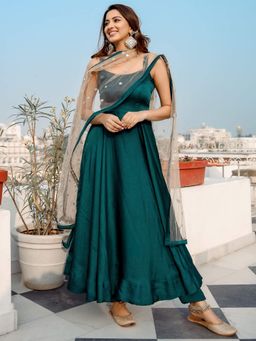 Lavanya The Label - Green Solid Anarkali Kurta And Pant With Dupatta (Set of 3)