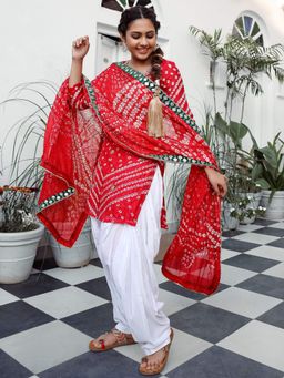 Lavanya The Label - Red Solid Kurta And Patiala With Dupatta (Set of 3)