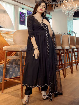 Lavanya The Label - Black Kurta With Pant & Dupatta (Set of 3)
