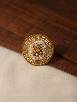Likha - Gold With The Pearls Ring