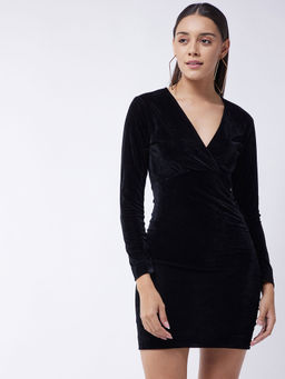 Magre - Black Solid Velvet V Neck Fitted Dress