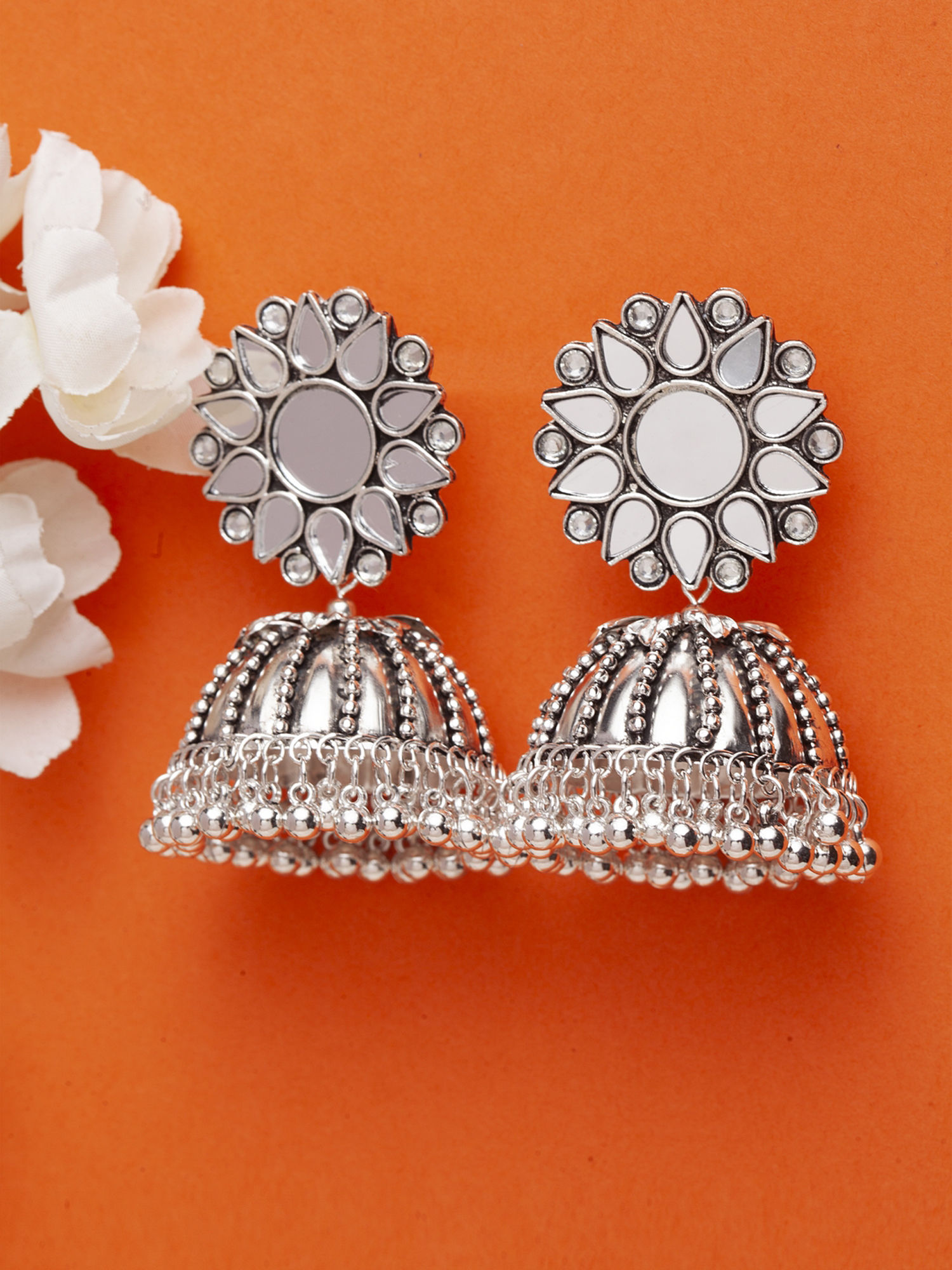 Moedbuille Earrings Buy Moedbuille Handcrafted Silver Mirror Cut Work Antique Temple Design Chandelier Jhumkas Online Nykaa Fashion There are lot of indian jewelry options available but the one i find most unique & exquisite are indian earrings jhumka.