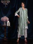 Green color option, Sold out, Currently selected