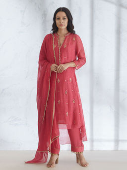 MANDIRA WIRK - Kurta With Zardozi Neck Detail And Pants & Embroidered Dupatta (Set of 3)