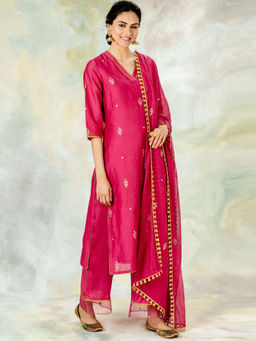 MANDIRA WIRK - Fuchsia Embroidered Kurta With Gota Detailing & Pant And Dupatta (Set of 3)