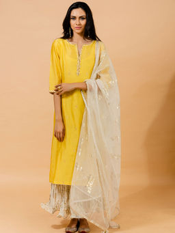 MANDIRA WIRK - Yellow Hand Embroidered Kurta With Foil Printed Inner Dress & Dupatta (Set of 3)