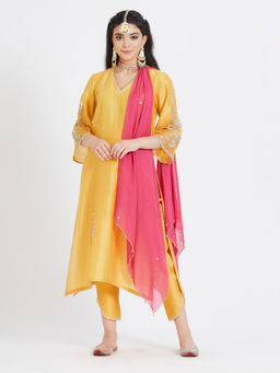 MANDIRA WIRK - Yellow Kurta With Pant And Dupatta (Set Of 3)