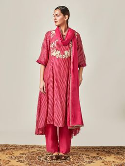 Myoho - Fuchsia Embroidered Kurta With Pant & Dupatta (Set of 3)
