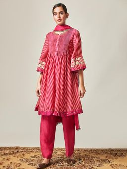 Myoho - Fuchsia Embroidered Kurta With Dupatta (Set of 2)