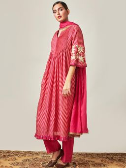 Myoho - Fuchsia Chevron Long Embroidered Kurta