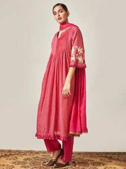 Myoho - Fuchsia Embroidered Kurta With Dupatta (Set of 2)