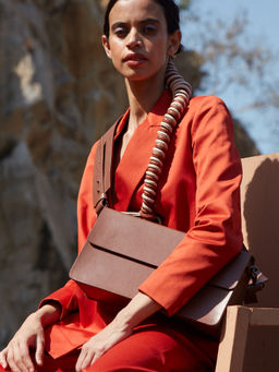 Tann-ed - Essential Sling - Caramel