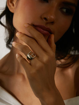 Pipa Bella by Nykaa Fashion - E Initial Gold Letter Ring