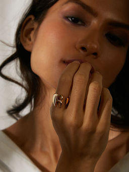 Pipa Bella by Nykaa Fashion - R Initial Gold Letter Ring
