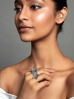 Shaya by CaratLane - Silver Cleopatra Ring