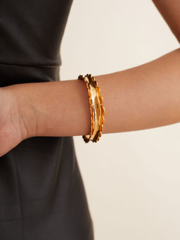 Outhouse - Oh Poppi Scallop Handcuff