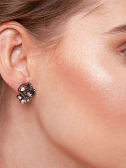 Outhouse - Noir Petit Studs
