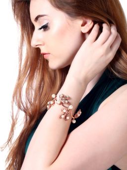 Outhouse - Pearl Bud Bracelet