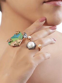 Outhouse - Pearl Glass wing Ring