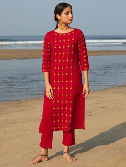 Okhai - Red Mirror Work Kurta And Pant (Set of 2)