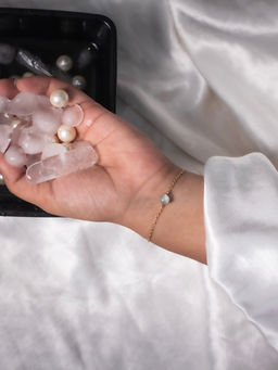 Praavy - 925 Sterling Silver Sea Green Stone Bracelet In Gold. P19B0265