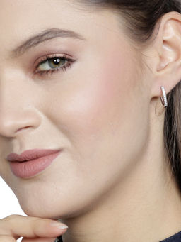 Praavy - 925 Sterling Silver 'V' Hoop Earrings. (P19E0126)