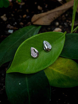 Praavy - 925 Sterling Silver Studded Pear Shaped Earrings. (P19E0132)