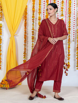 Akiso - Red V-neck Straight Panel Kurta With Tassels (Set of 3)