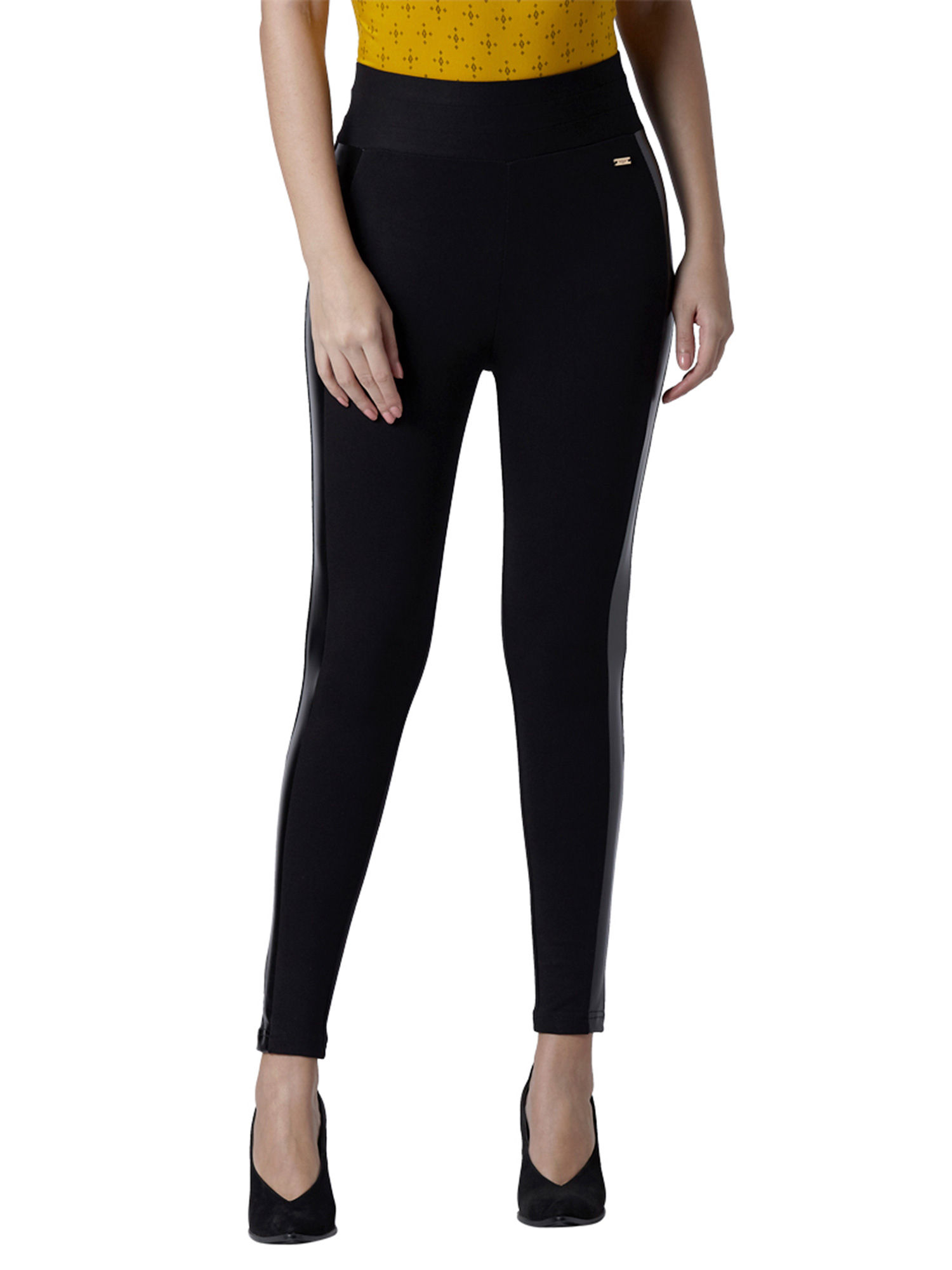 Park Avenue Woman Jeans and Jeggings 