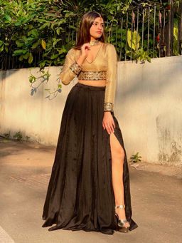 RAISHAA - Embroidered Noor Blouse