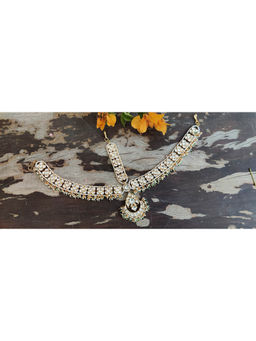 RIANA JEWELLERY - Plain White Flower With Laariya Mathapatti