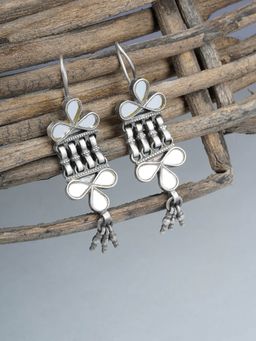 Neeta Boochra - Leafs Design In This Earring Are Handcrafted In White Mirror Glass