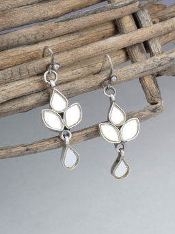 Neeta Boochra - Leafs Design In This Earring Are Handcrafted In White Mirror Glass