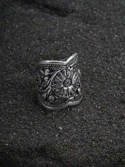 Neeta Boochra - Leafs & Floral Design In This Ring Is Handcrafted In Oxidized Silver With Chitai Work