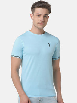 Campus Sutra - Men Solid Round Neck Blue T-Shirt