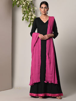 trueBrowns - Black Pink Border Dress With Pink Crinkle Dupatta Set