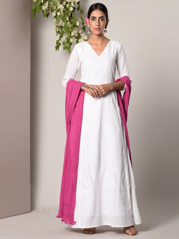 trueBrowns - White Silver Thread Dress With Pink Crinkle Dupatta Set