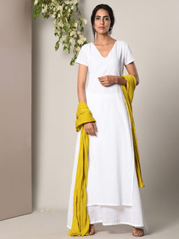 trueBrowns - White Dabka Kurta And Green Crinkle Dupatta Set