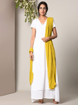 trueBrowns - White Dabka Kurta And Green Silver Crinkle Dupatta Set