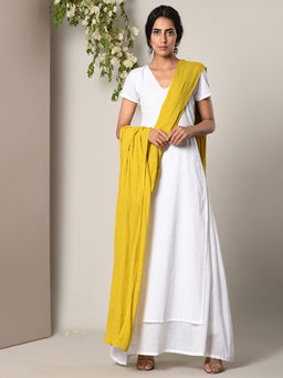 trueBrowns - White Dabka Kurta And Green Golden Crinkle Dupatta Set