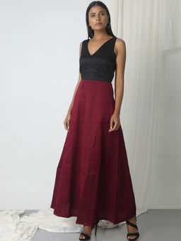 trueBrowns - Black Red Floral Flare Dress