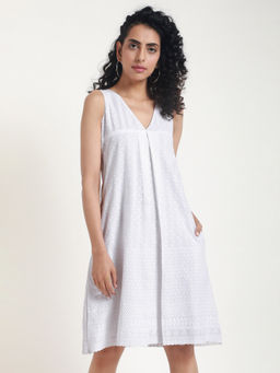 trueBrowns - White Chikankari Bail Pleat Dress